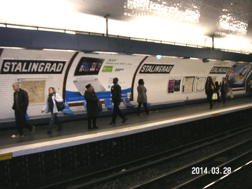 Metrostacio Stalingrad en Parizo, 2014